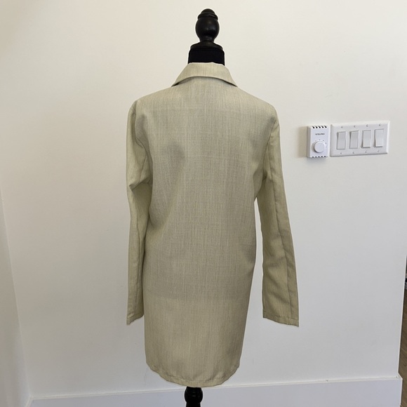 🚨LAST CALL🚨PRETTY LITTLE THING Blazer Dress looks like linen design. - Picture 2 of 4